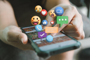 Forum VS Social Media